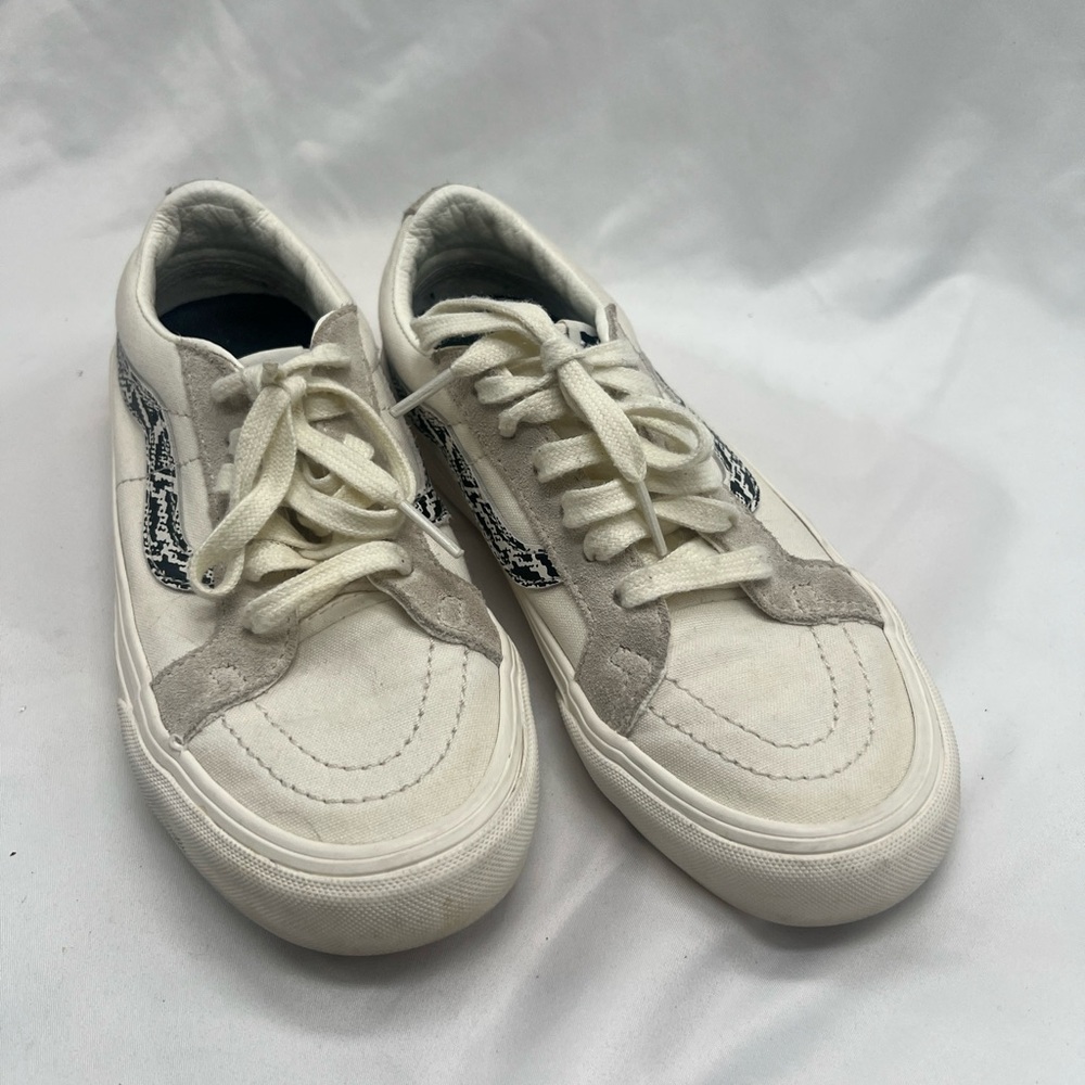 Vans Authentic Sneaker, Men’s Size 4, Women’s 5.5 Off White
